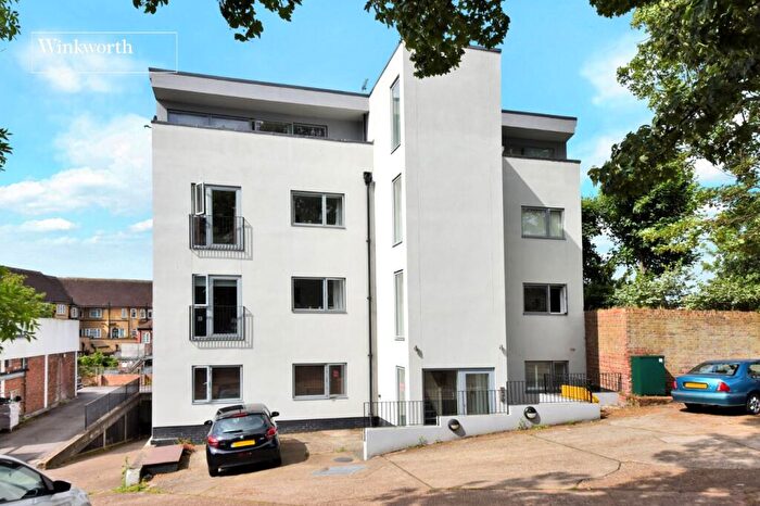 2 Bedroom Apartment For Sale In Park Road, Cheam, Sutton, SM3