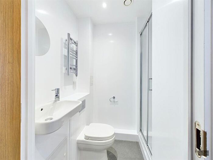 3 Bedroom Flat To Rent In New North Road, Exeter, EX4