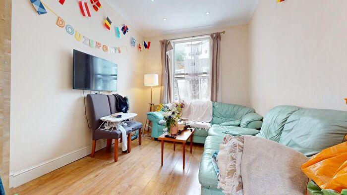 4 Bedroom Flat To Rent In King Henry Walk, London, N1