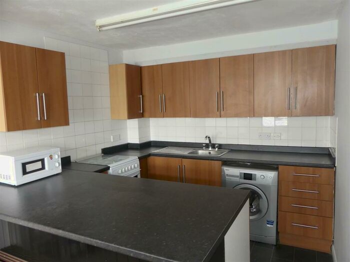 5 Bedroom Detached House To Rent In Holt Road, The Polygon, SO15