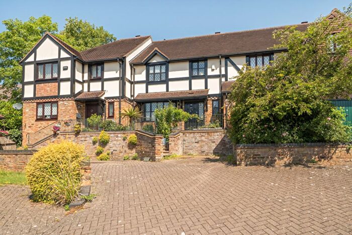 3 Bedroom Terraced House For Sale In The Chyne, Gerrards Cross, Buckinghamshire, SL9