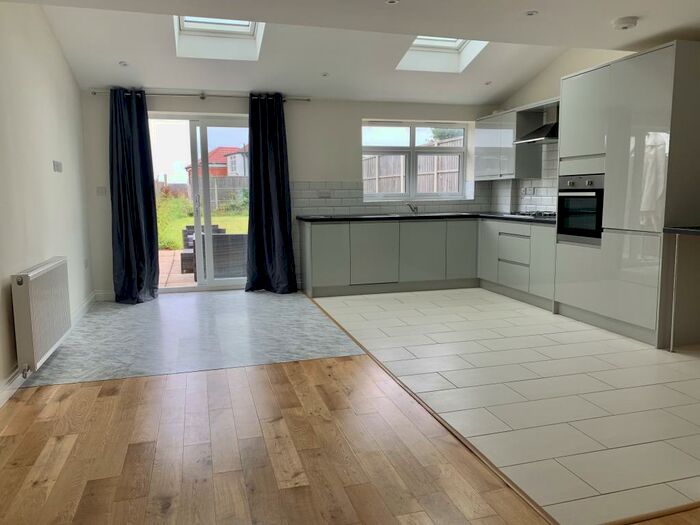 3 Bedroom Semi-Detached House To Rent In Rectory Park Road, Sheldon, B26