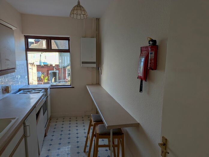 2 Bedroom Flat To Rent In Station Lane, Hornchurch RM12