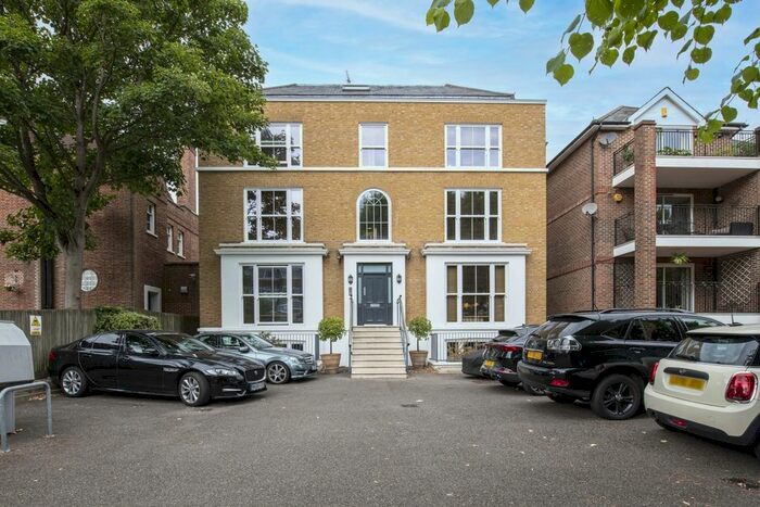 2 Bedroom Flat To Rent In Putney Hill, London, SW15