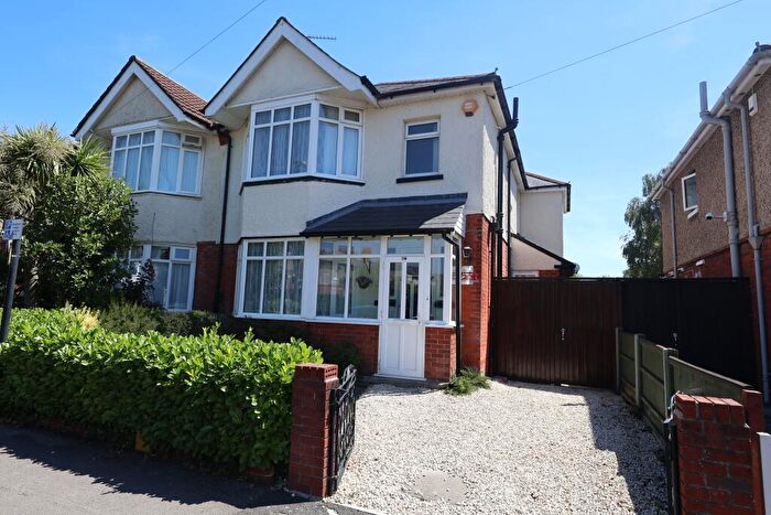 3 Bedroom Semi-Detached House For Sale In Highfield, Southampton, SO17