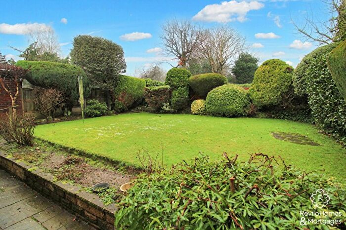 3 Bedroom Detached Bungalow For Sale In Crow Hill South, Middleton, M24