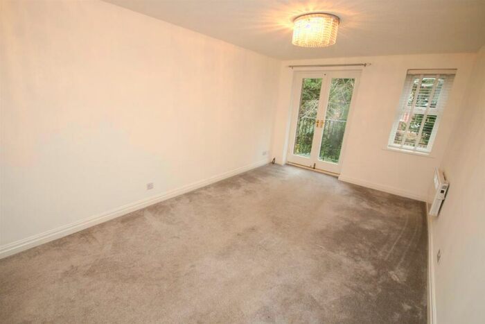 1 Bedroom Flat To Rent In Waterfront House, Montonmill Gardens, Eccles, M30