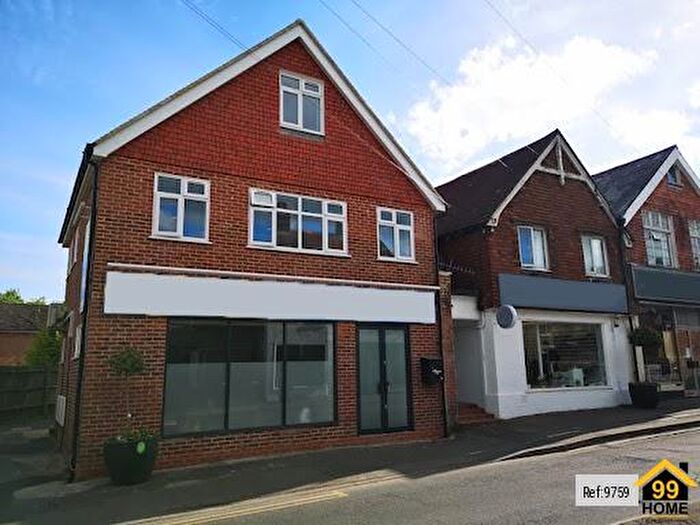 2 Bedroom Flat To Rent In Wey Hill, Haslemere, Surrey, GU27