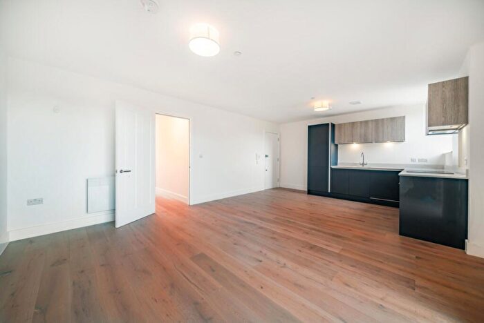 2 Bedroom Flat To Rent In Oldridge Road, London, SW12