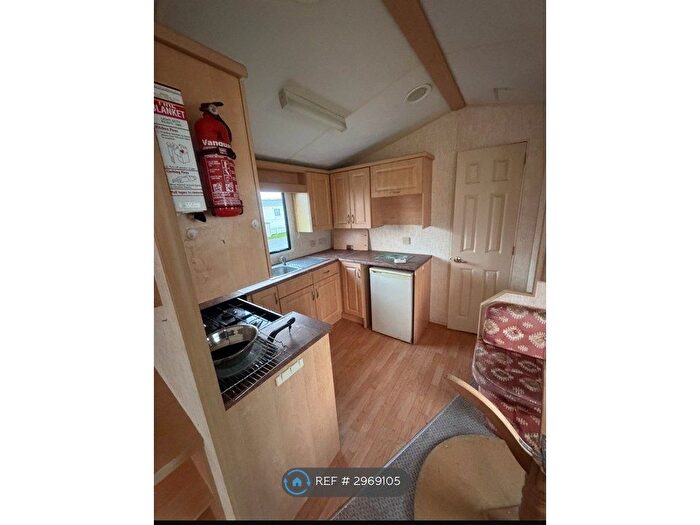 3 Bedroom Mobile/park Home To Rent In Great North Road, Welwyn Garden City, AL8