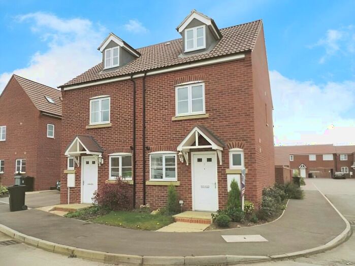 3 Bedroom Town House To Rent In Kingsgate, Market Deeping, PE6