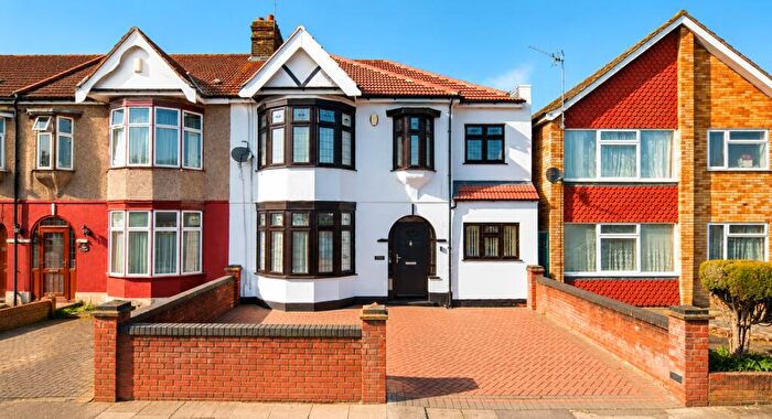 5 Bedroom End Of Terrace House For Sale In Dawlish Drive, Seven Kings, IG3