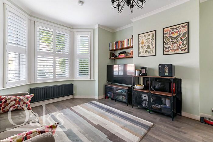 2 Bedroom Flat For Sale In Melrose Avenue, Norbury, SW16