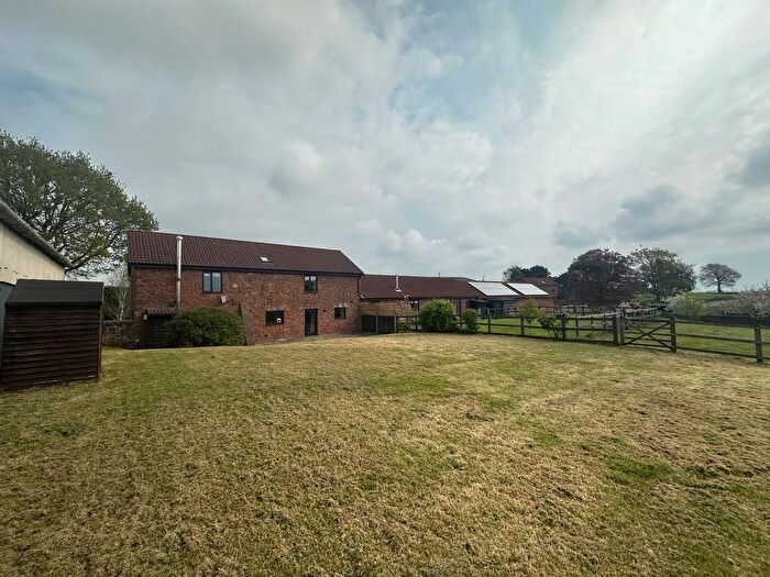 4 Bedroom Semi-Detached House To Rent In Taunton, TA4