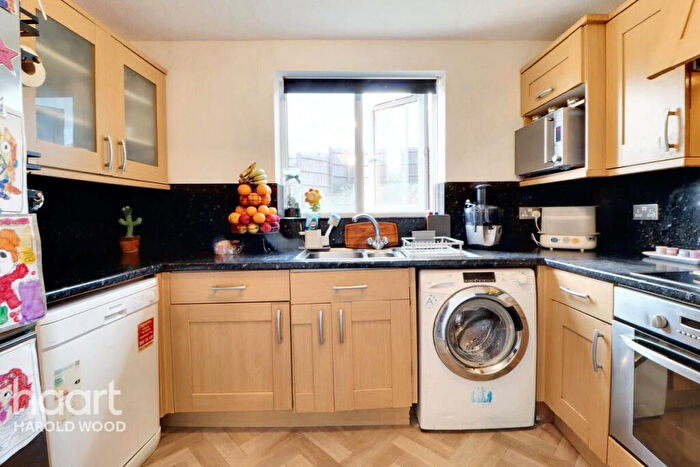 1 Bedroom Flat For Sale In Messant Close, Romford, RM3