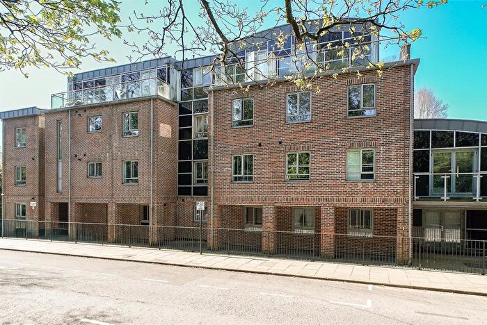2 Bedroom Flat For Sale In London Road, St. Albans, AL1