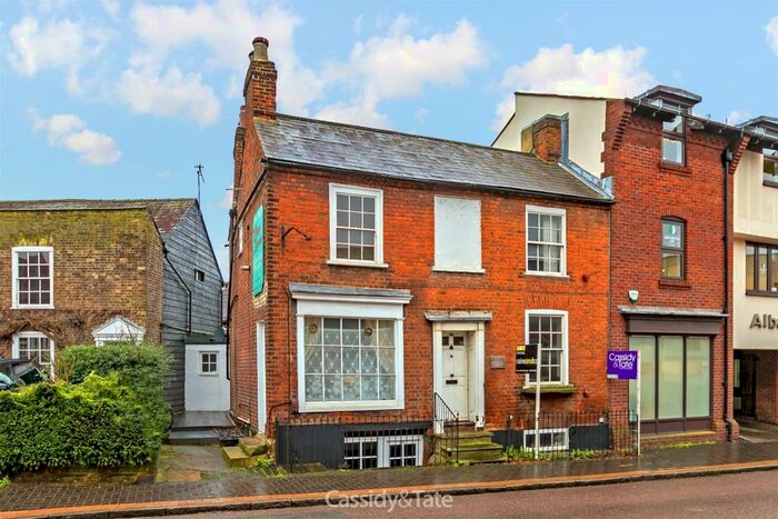 1 Bedroom Flat To Rent In Verulam Road, St Albans, Hertfordshire, AL3