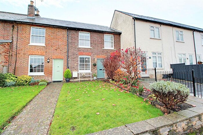 2 Bedroom End Terrace House For Sale In Seymour Road, Northchurch, HP4