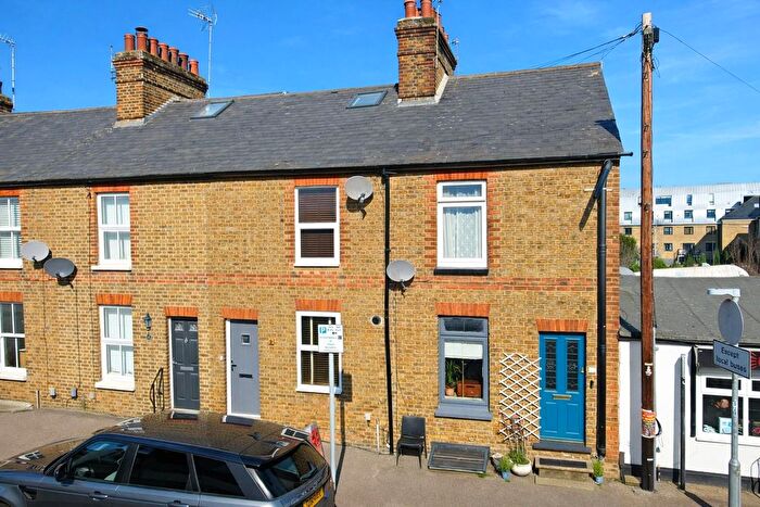 3 Bedroom End Terrace House For Sale In Mead Lane, Hertford, SG13