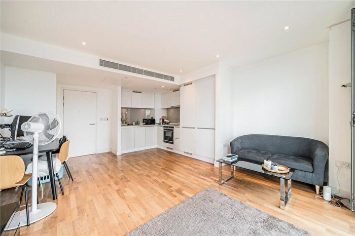 1 Bedroom Apartment For Sale In Landmark East Tower, Marsh Wall, London, E14