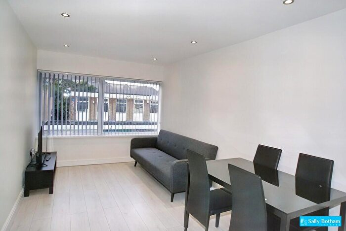 1 Bedroom Flat To Rent In Firs Parade, Matlock, DE4