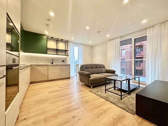 2 Bedroom Flat To Rent In Hawser Lane, London, E14