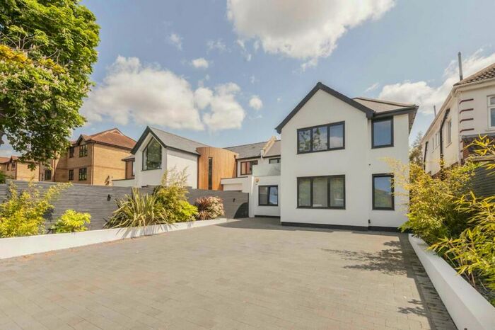 4 Bedroom Semi-Detached House To Rent In Kings Avenue, Balham, SW12