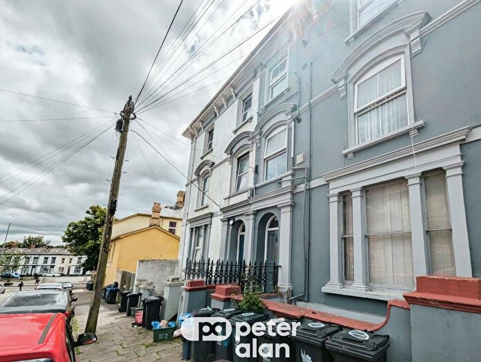 2 Bedroom Flat To Rent In Clytha Square, Newport, NP20