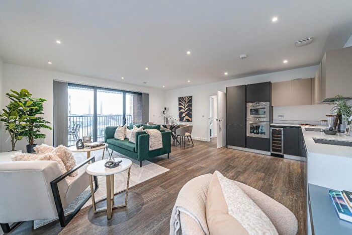 3 Bedroom Apartment To Rent In Watteau Square, Croydon, London, CR0