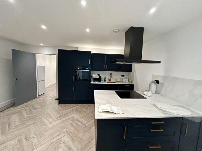 2 Bedroom Flat To Rent In Fairview Road, London, SW16