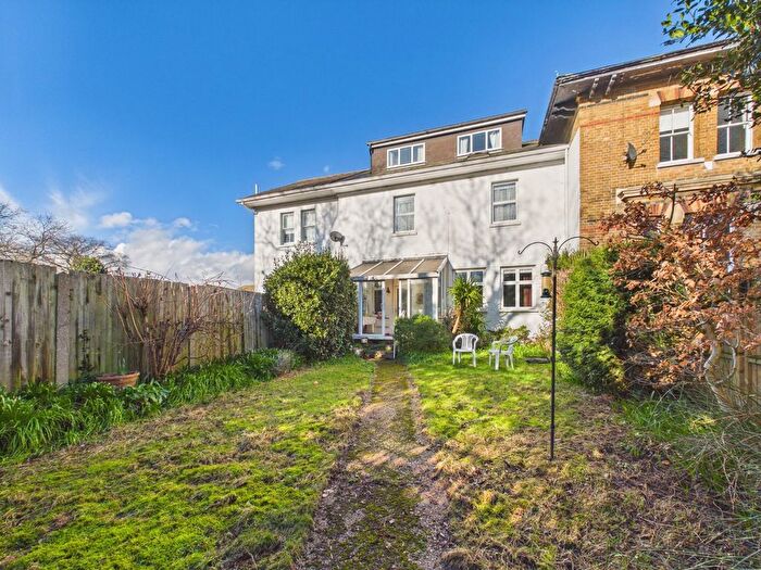 4 Bedroom Terraced House For Sale In Oaks Avenue, Feltham, TW13