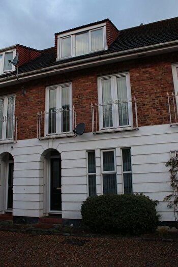 3 Bedroom Mews To Rent In Robinscroft Mews, Greenwich, SE10