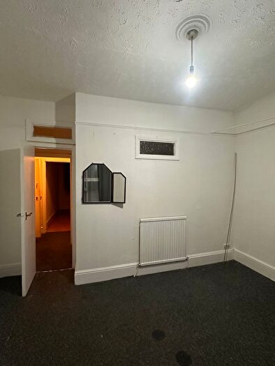 2 Bedroom Flat To Rent In Endsleigh Gardens, Ilford, IG1