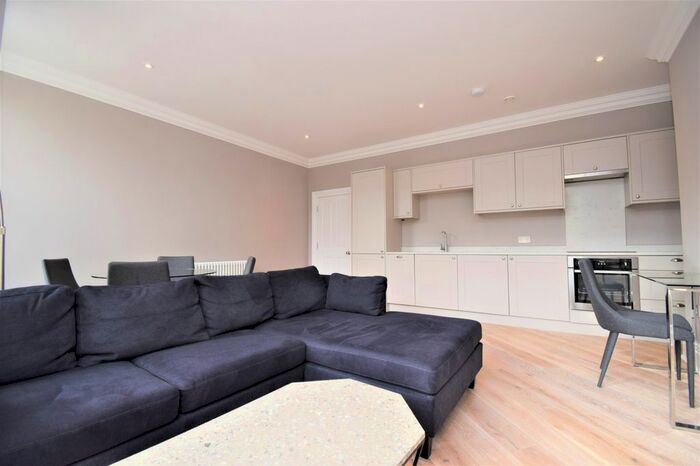 2 Bedroom Flat To Rent In West Avenue, Gosforth, Newcastle Upon Tyne, NE3