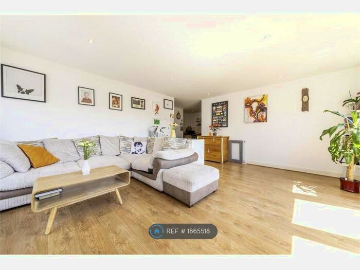 2 Bedroom Flat To Rent In Wood Wharf Apartments, London, SE10