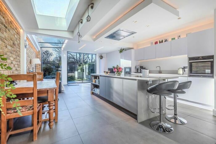 5 Bedroom Terraced House To Rent In Kingsway, London, SW14