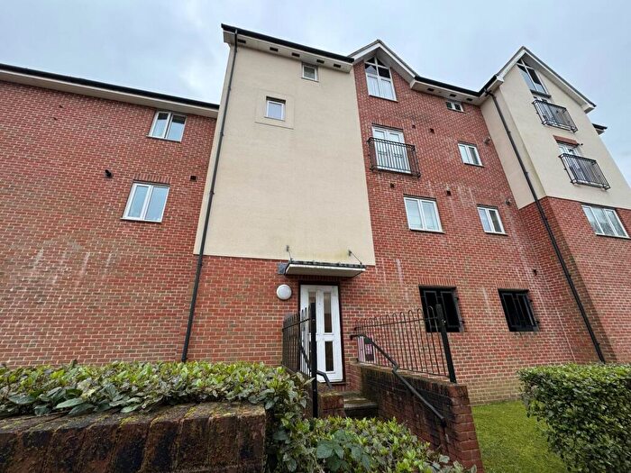 2 Bedroom Flat To Rent In Stone Court, Worth, Crawley, RH10