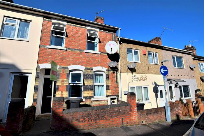 2 Bedroom Terraced House To Rent In Whitney Street, Swindon, SN1