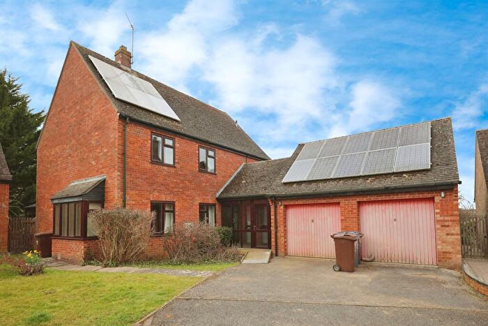 4 Bedroom Detached House For Sale In Maule Close, Bloxham, Banbury, OX15