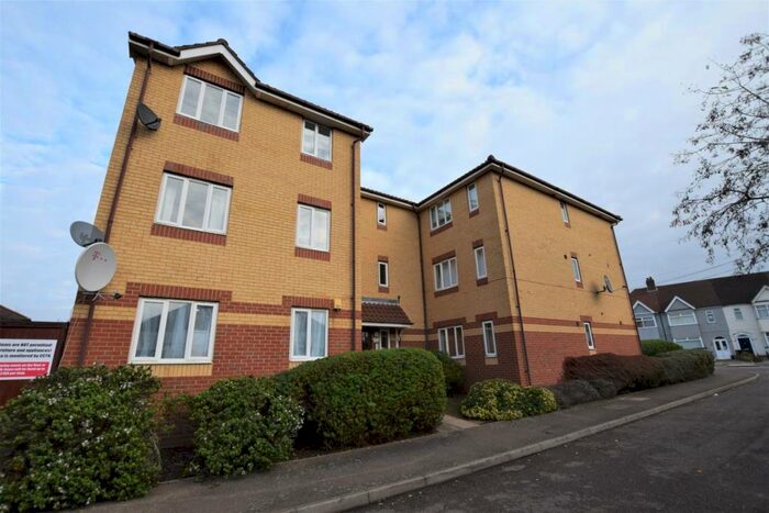 2 Bedroom Flat To Rent In Grove Road, Romford, RM6