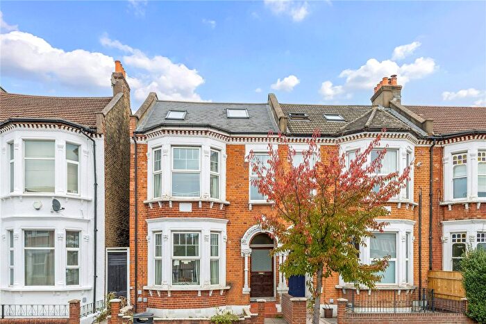 3 Bedroom Flat To Rent In Tooting Bec Road, London, SW17