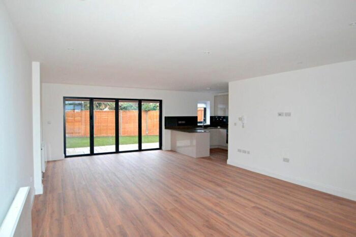 2 Bedroom Detached House To Rent In Newly Built Detached House In Gated Development, N2