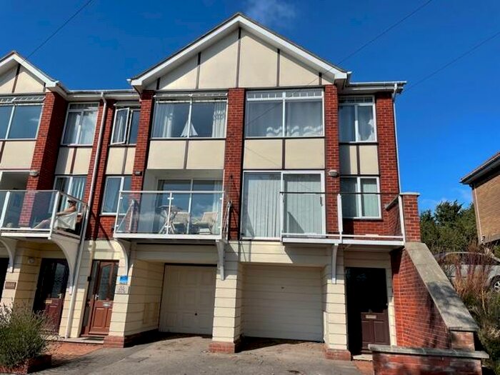 3 Bedroom House To Rent In Old Castel Road - Weymouth, DT4