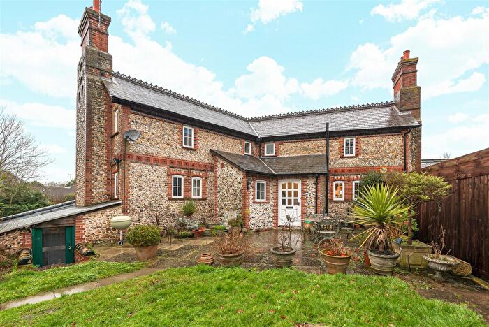 4 Bedroom Apartment To Rent In Ockham Road South East Horsley, KT24