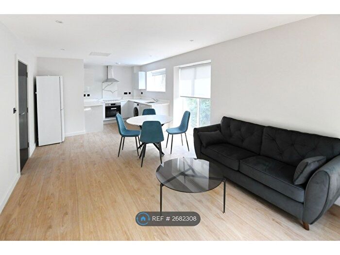 1 Bedroom Flat To Rent In Trinity Apartments, Leeds, LS13