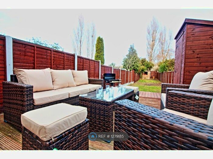 3 Bedroom End Of Terrace House To Rent In Fairfax Drive, Westcliff-On-Sea SS0