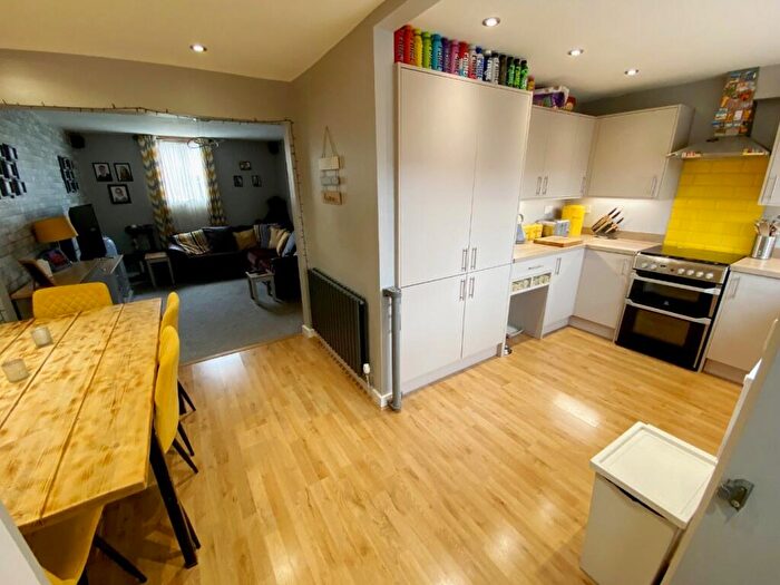 3 Bedroom Terraced House For Sale In The Briars, Briar Hill, Northampton, NN4