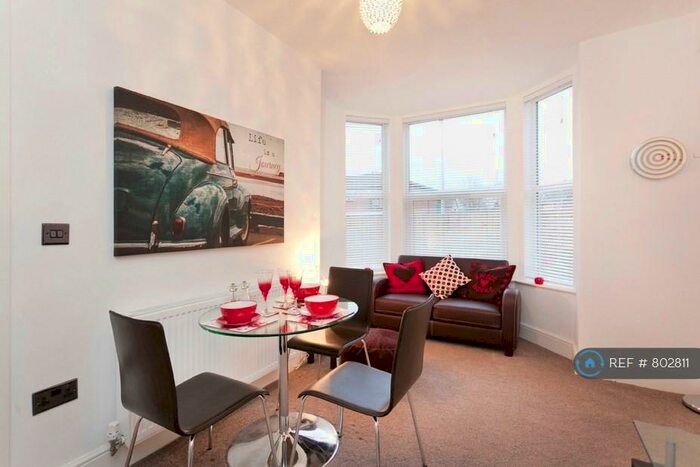 2 Bedroom Flat To Rent In Melton Road, West Bridgford, Nottingham, NG2