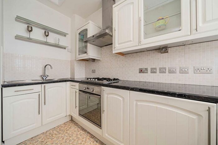 1 Bedroom Flat To Rent In Uxbridge Road, Shepherds Bush, W12