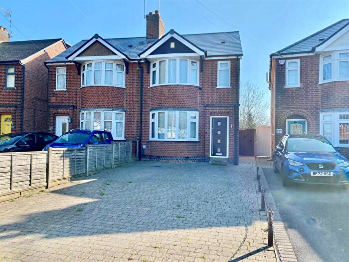 3 Bedroom Semi Detached House For Sale In Coventry Road, Hinckley, LE10